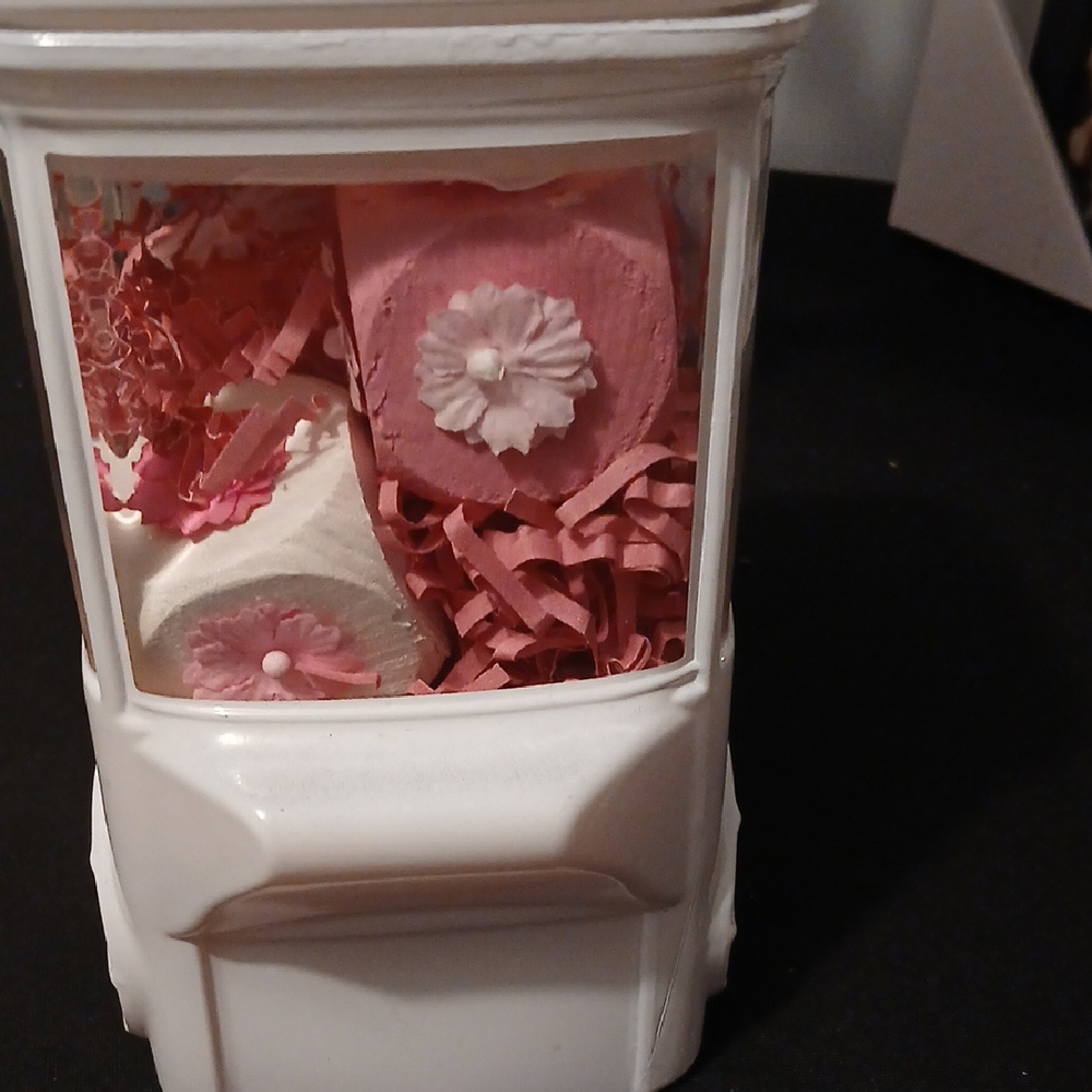 Chic White Glass Gumball Machine with Decorative Pink & White Blocks - Picture 4 of 8